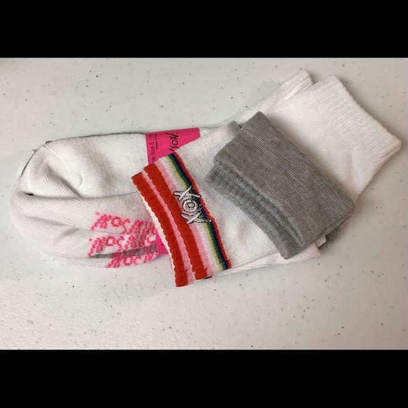 Betsey Johnson 3 Pk. Quarter Socks - Picture 4 of 4
